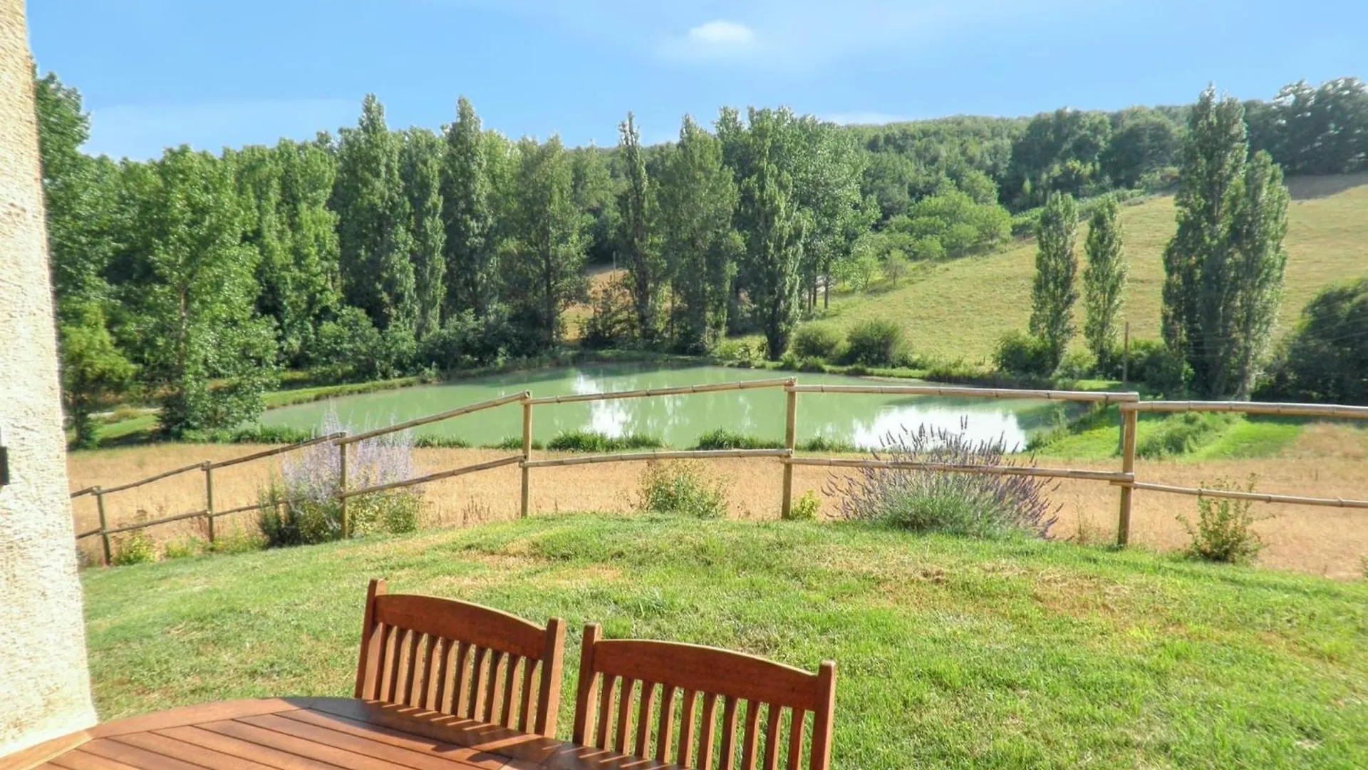 Maison Charmante A Molieres Avec Vue Sur Le Lac 0*, Molières